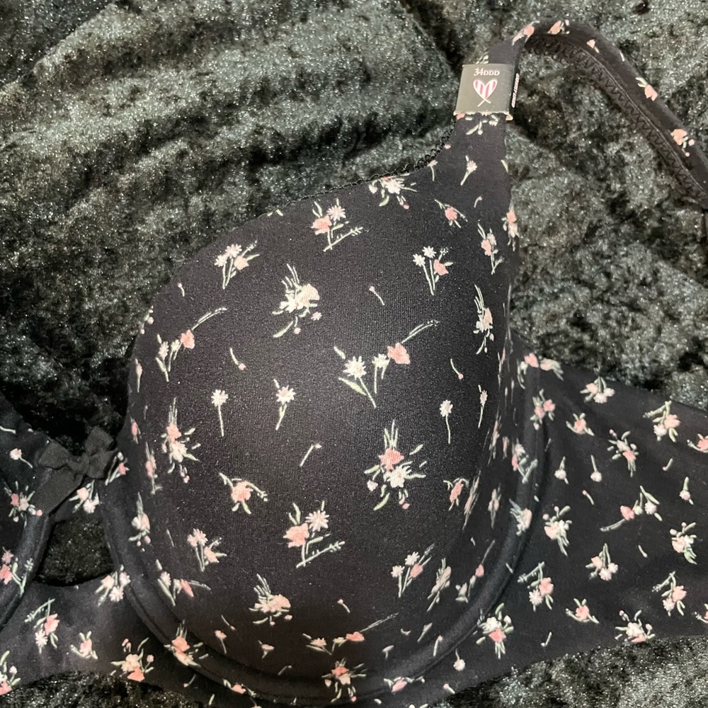 Victoria’s Secret body bra lined Demi flower black